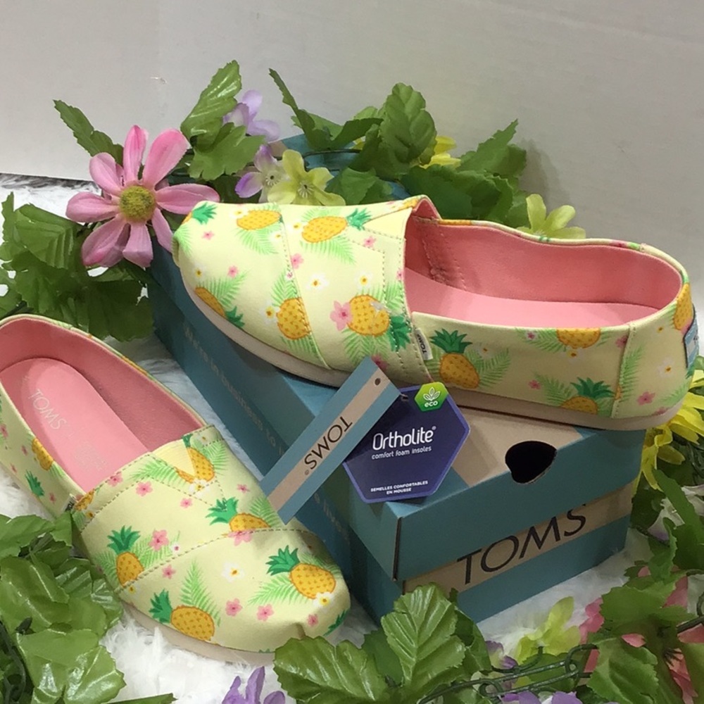 Toms lemonade pineapple slip on flats NIB 7